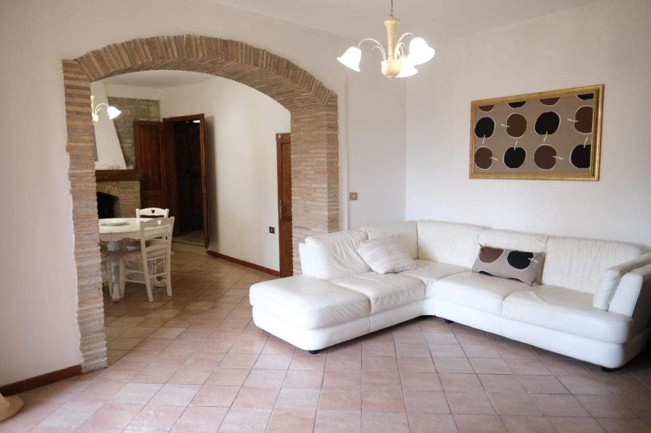 La Residenza Dei Nonni Apartment Montefranco Luaran gambar
